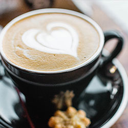 蘑菇影视这段副业尝试，我反复看了一整天｜你会站谁？